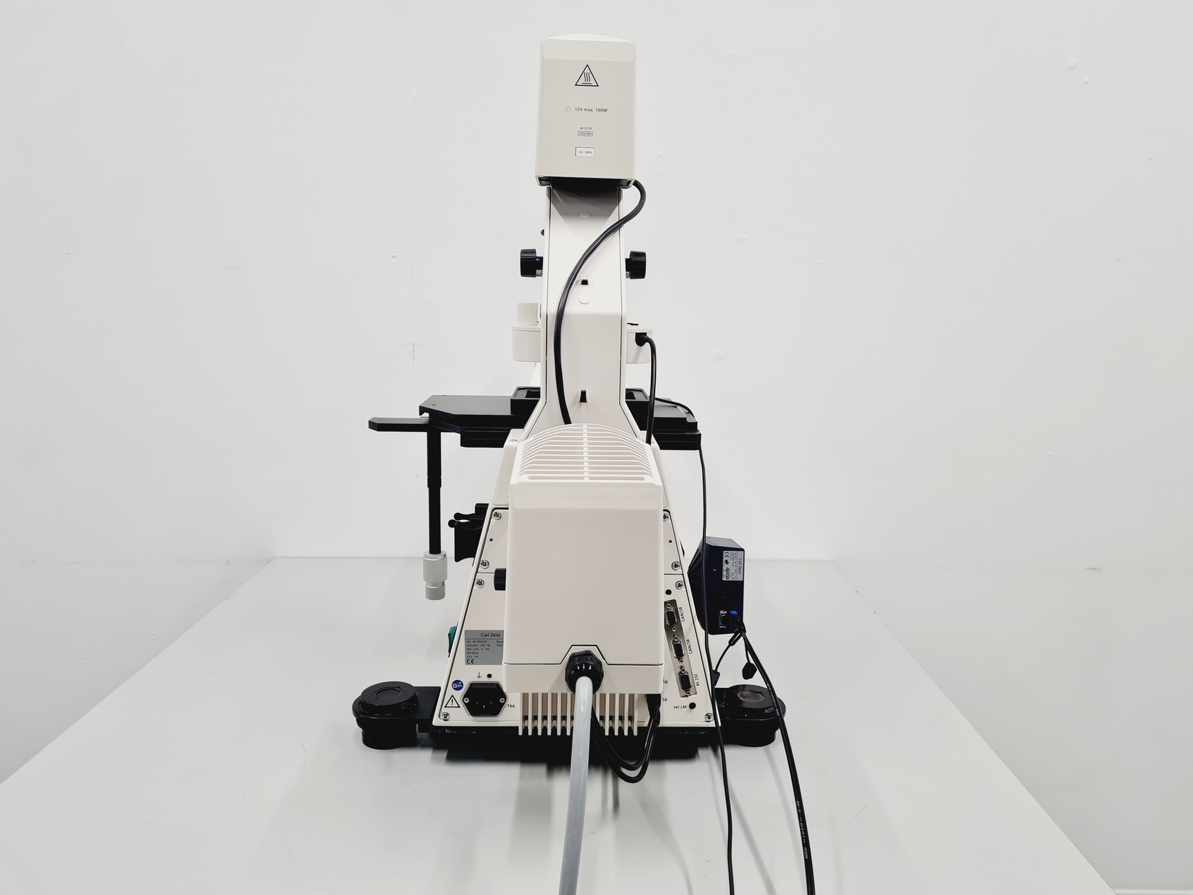 Image of Carl Zeiss Axiovert 200M with 4 x Objectives 