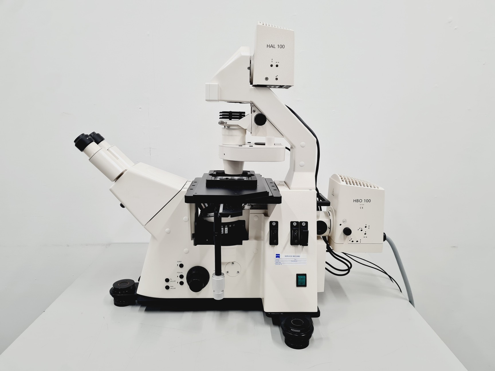 Image of Carl Zeiss Axiovert 200M with 4 x Objectives 