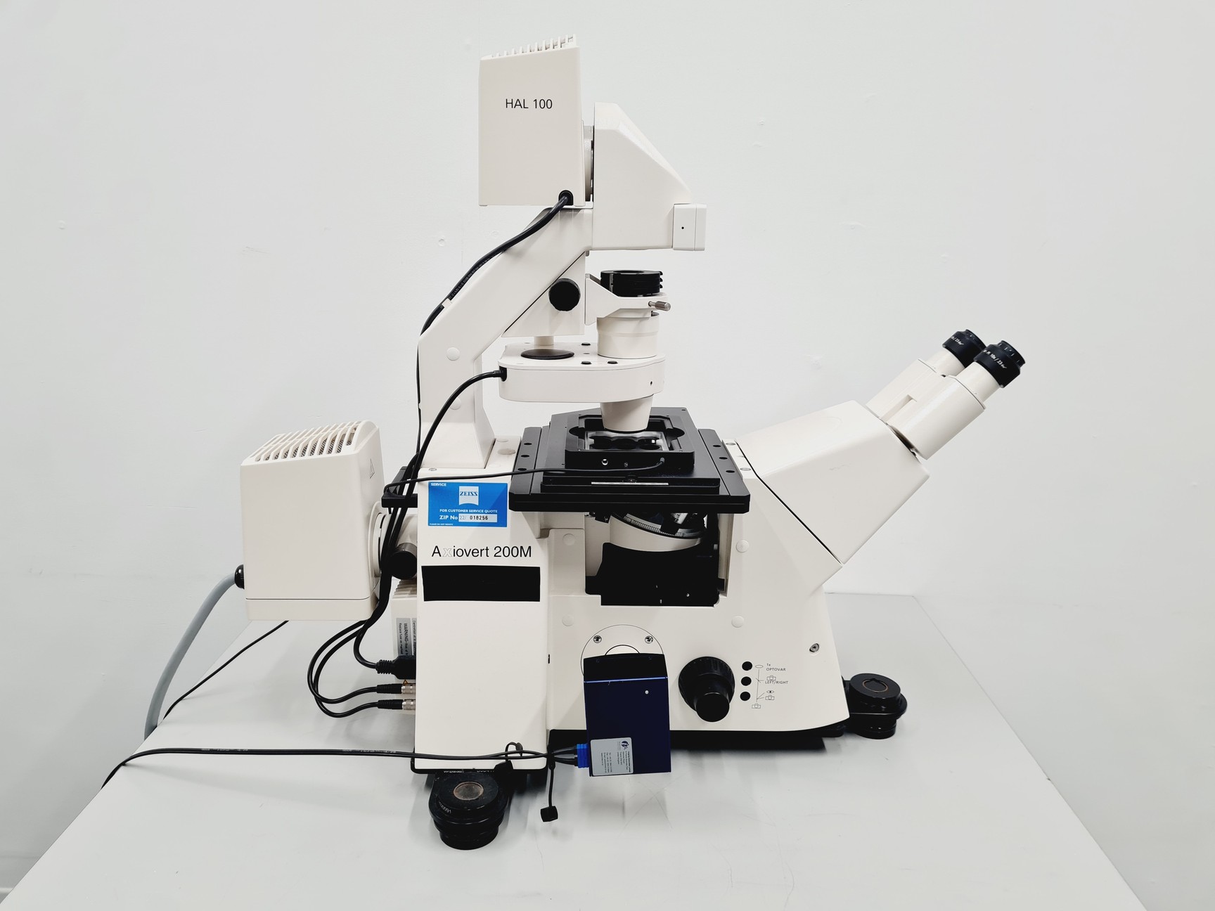 Image of Carl Zeiss Axiovert 200M with 4 x Objectives 