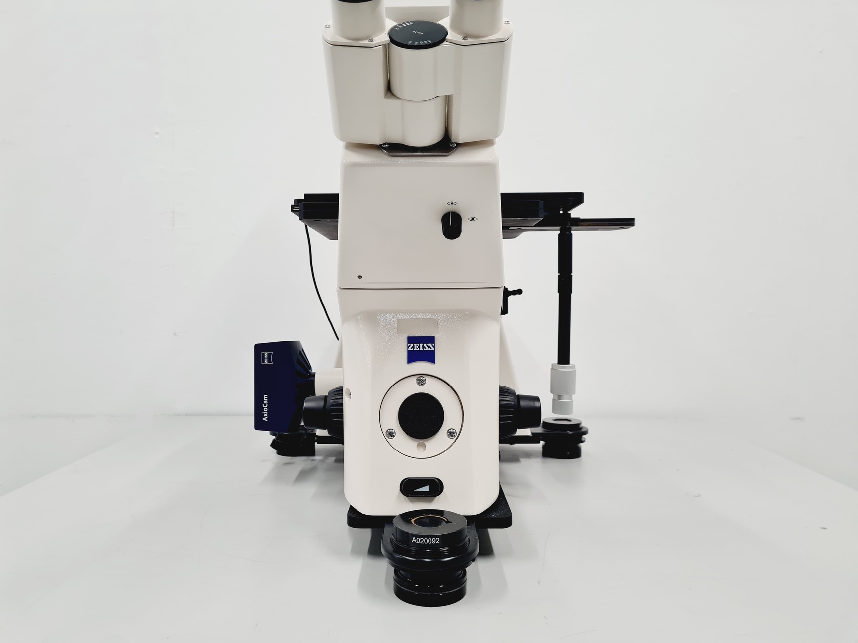 Image of Carl Zeiss Axiovert 200M with 4 x Objectives 