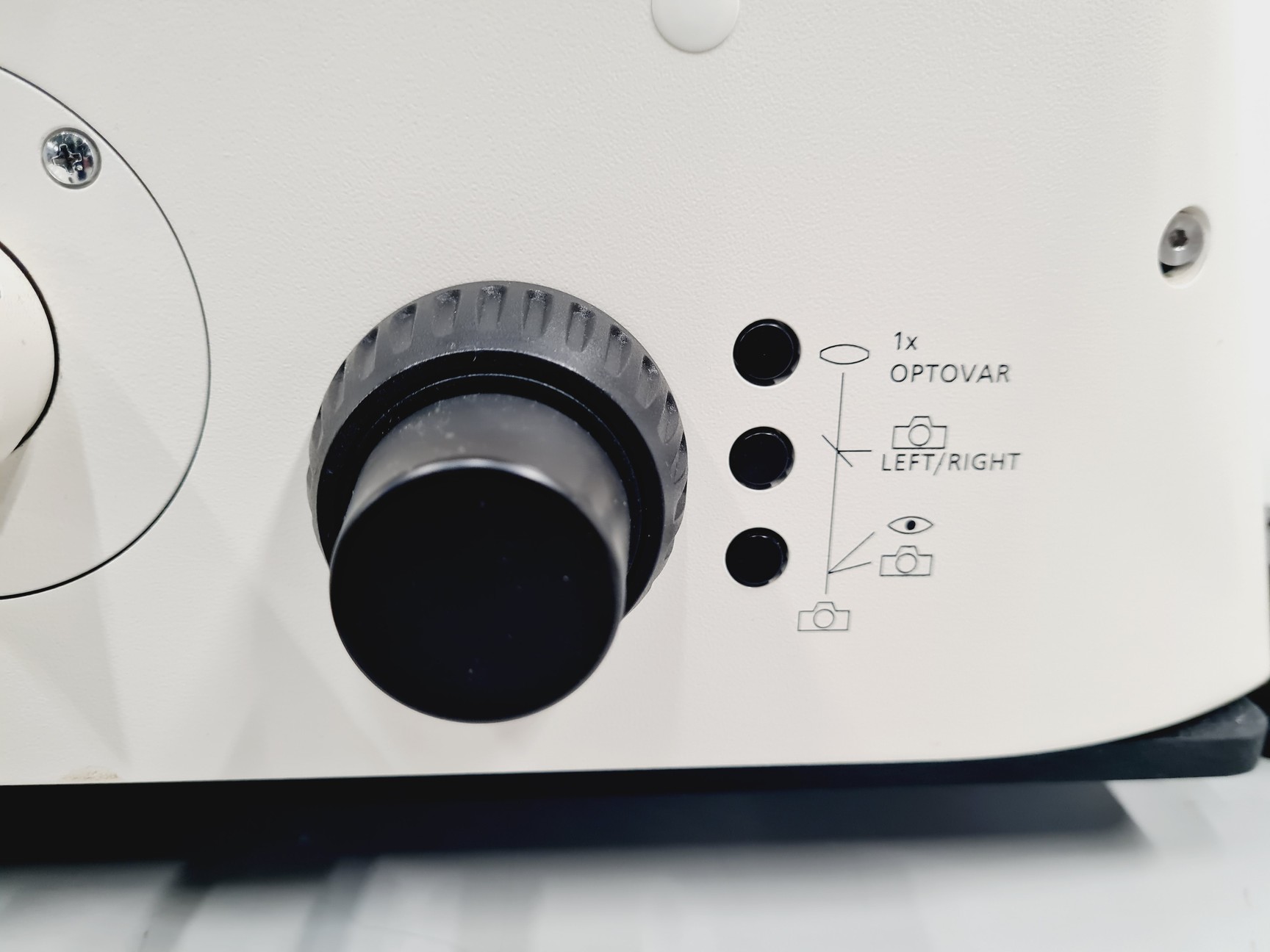 Image of Carl Zeiss Axiovert 200M with 4 x Objectives 