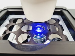 Thumbnail image of Carl Zeiss Axiovert 200M with 4 x Objectives 