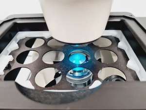 Thumbnail image of Carl Zeiss Axiovert 200M with 4 x Objectives 
