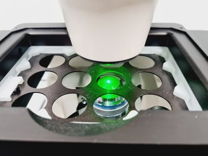 Thumbnail image of Carl Zeiss Axiovert 200M with 4 x Objectives 