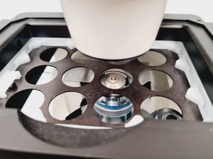 Thumbnail image of Carl Zeiss Axiovert 200M with 4 x Objectives 