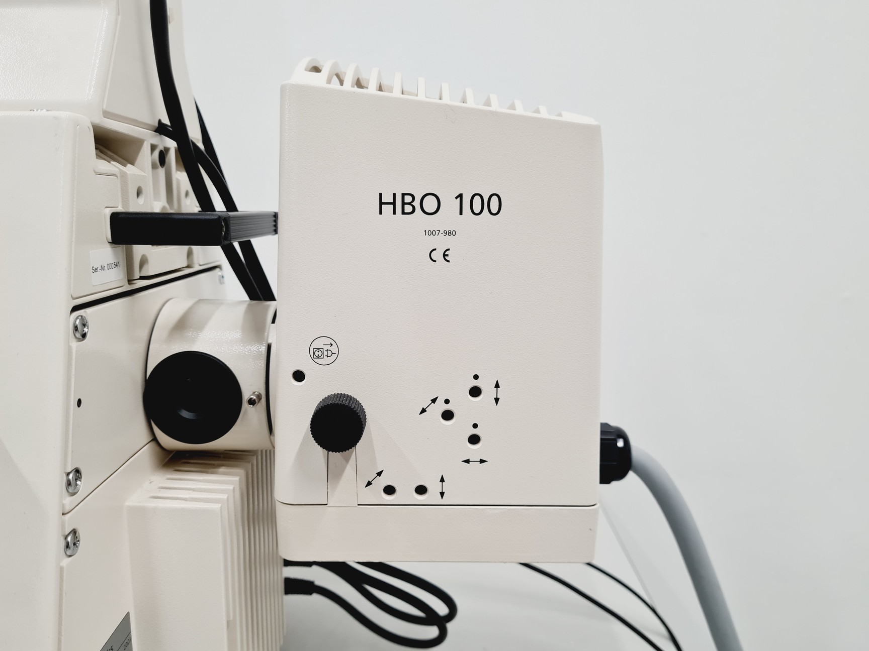 Image of Carl Zeiss Axiovert 200M with 4 x Objectives 