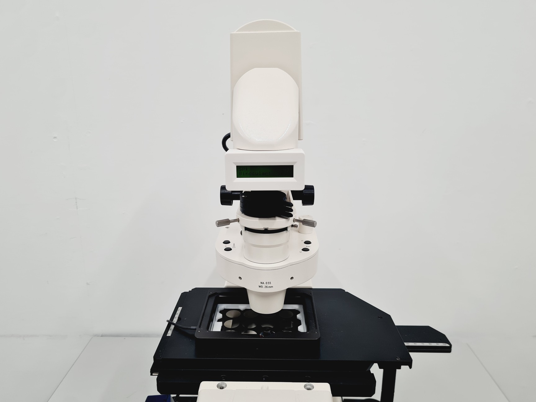 Image of Carl Zeiss Axiovert 200M with 4 x Objectives 
