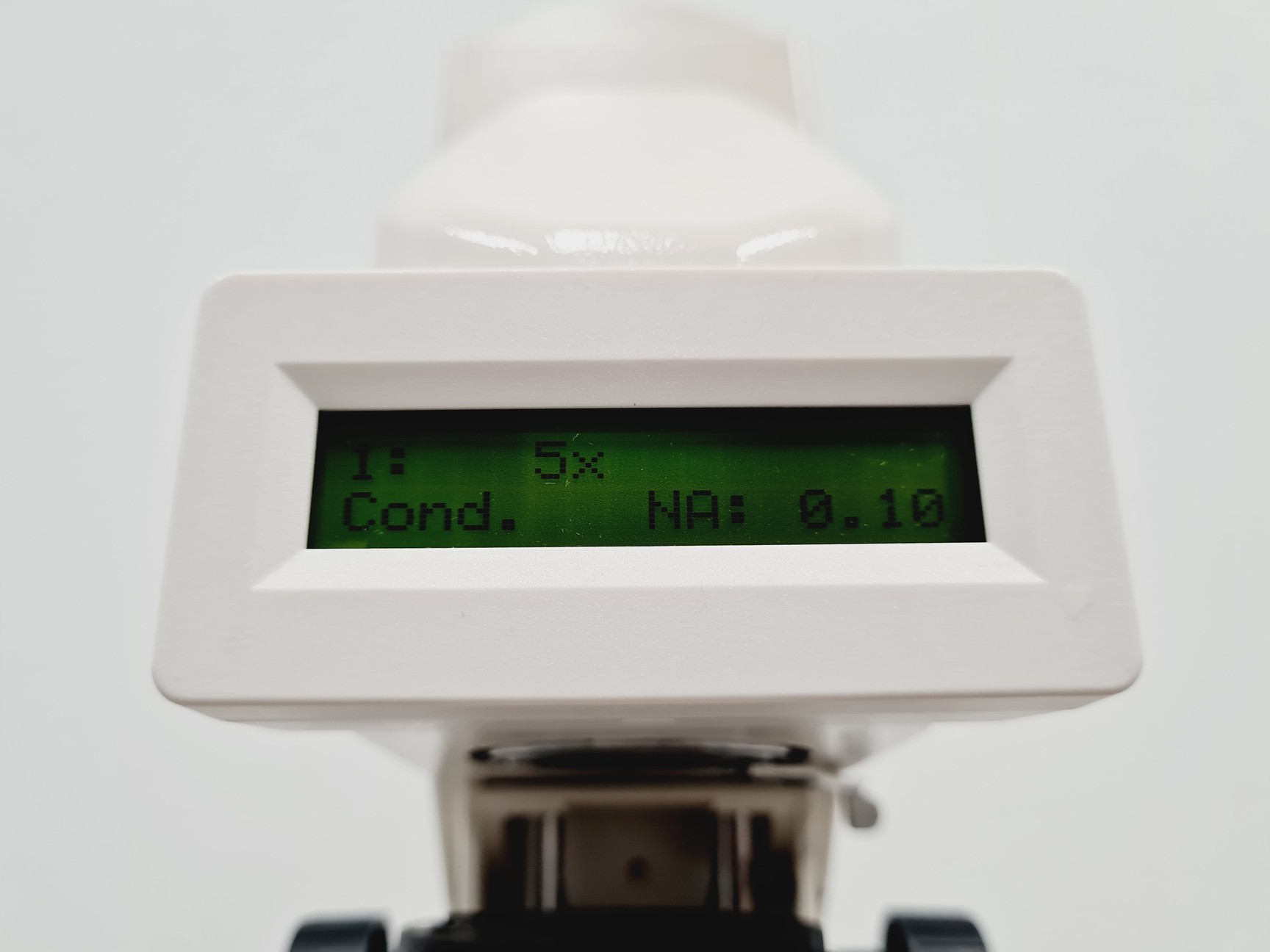 Image of Carl Zeiss Axiovert 200M with 4 x Objectives 