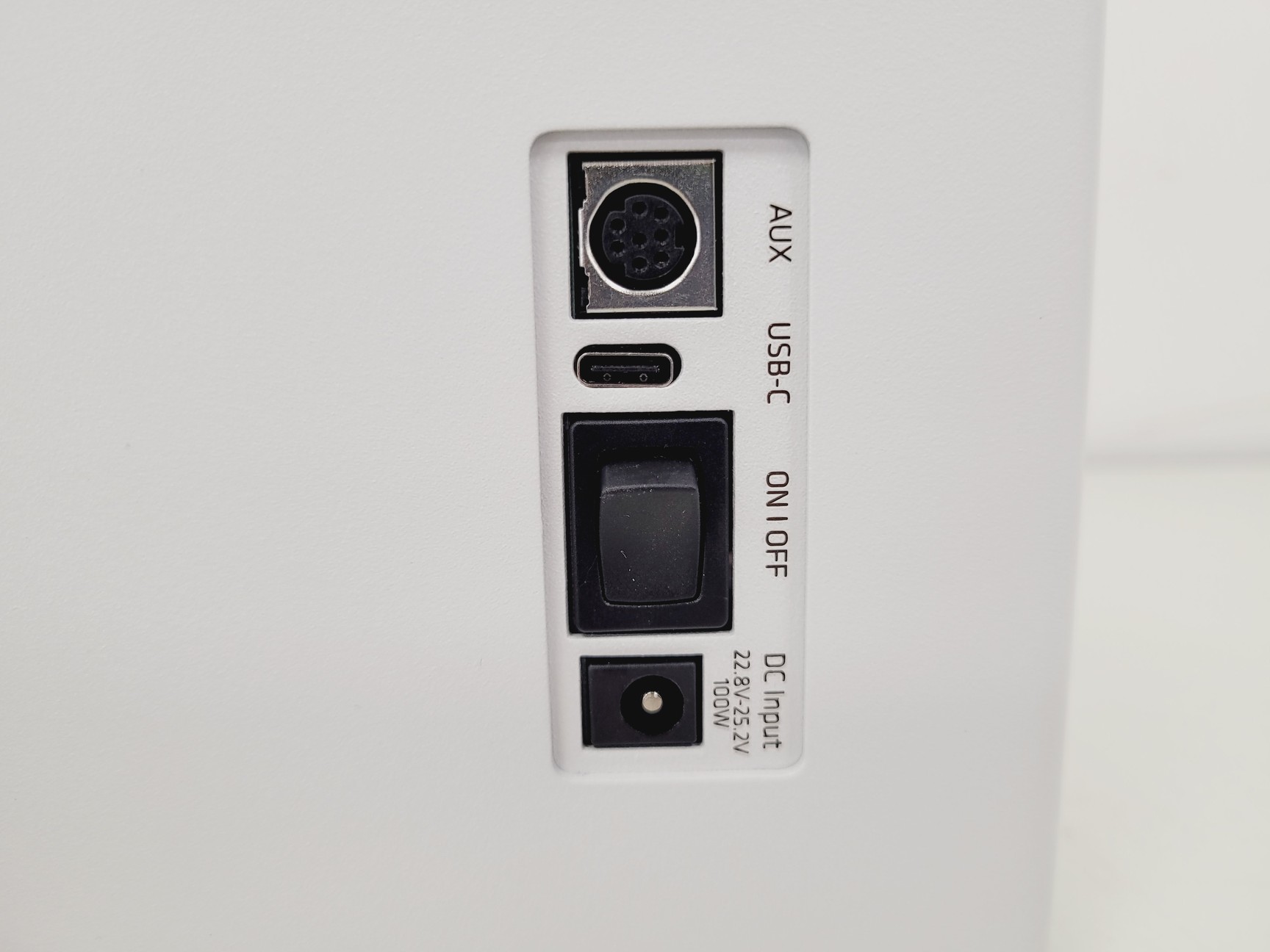 Image of Integra Mini 96 300ul Portable Electronic Pipette Lab