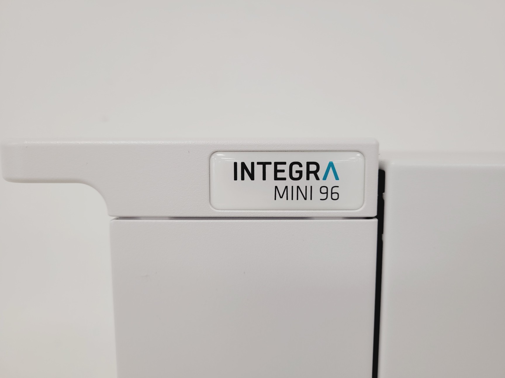 Image of Integra Mini 96 300ul Portable Electronic Pipette Lab