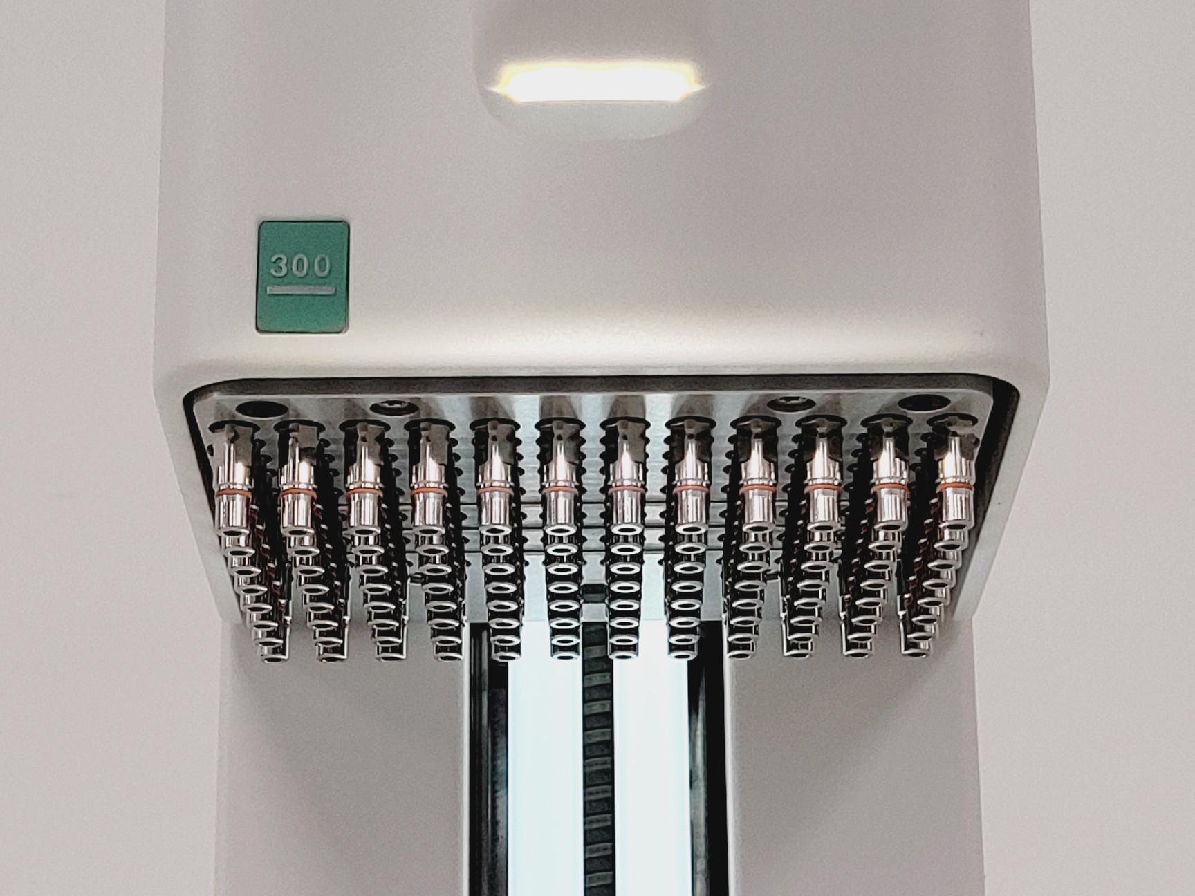 Image of Integra Mini 96 300ul Portable Electronic Pipette Lab