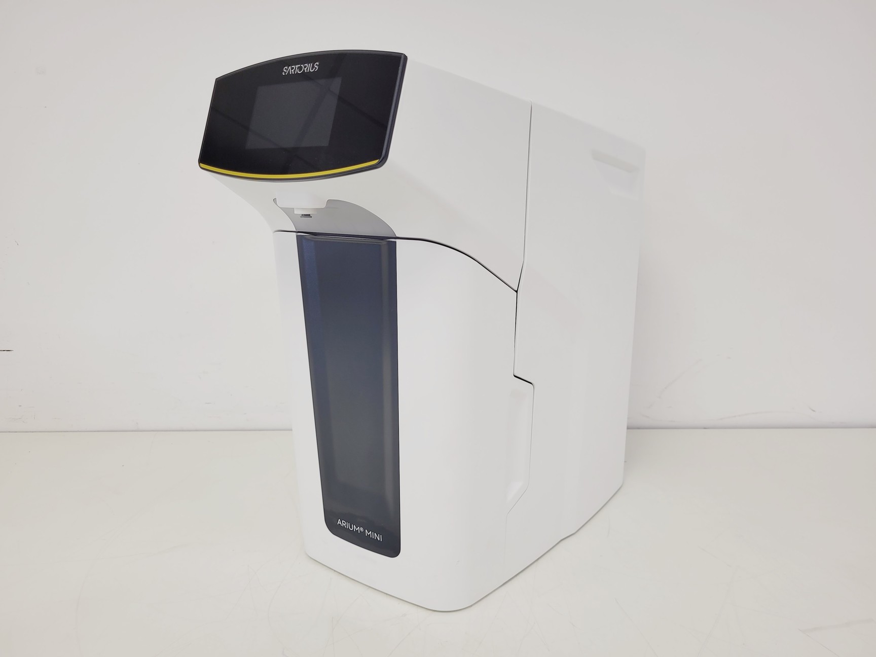Image of Sartorius Arium Mini Model H20-MA-UV-T Water Purification System Lab