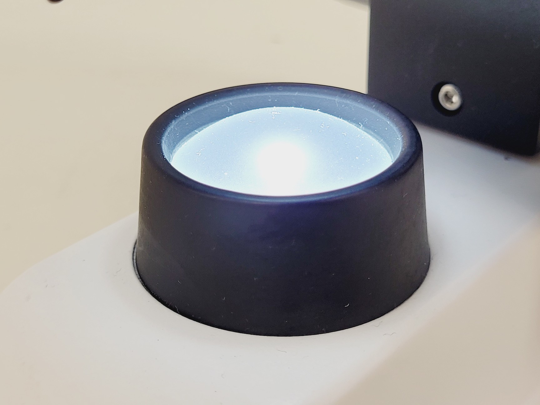 Image of VWR BL124A Brightfield Microscope 4 x Optika Objectives 4/10/40/100x Lab