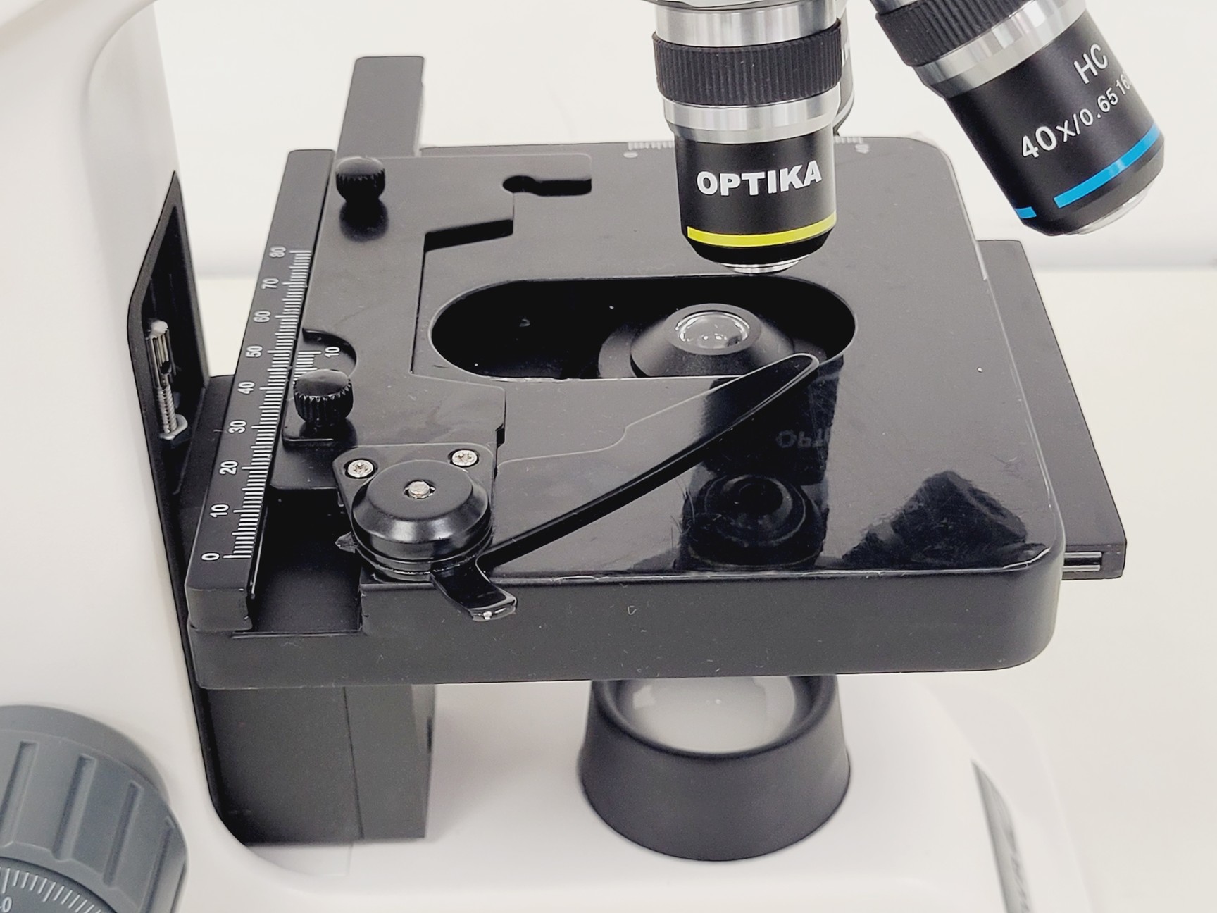 Image of VWR BL124A Brightfield Microscope 4 x Optika Objectives 4/10/40/100x Lab