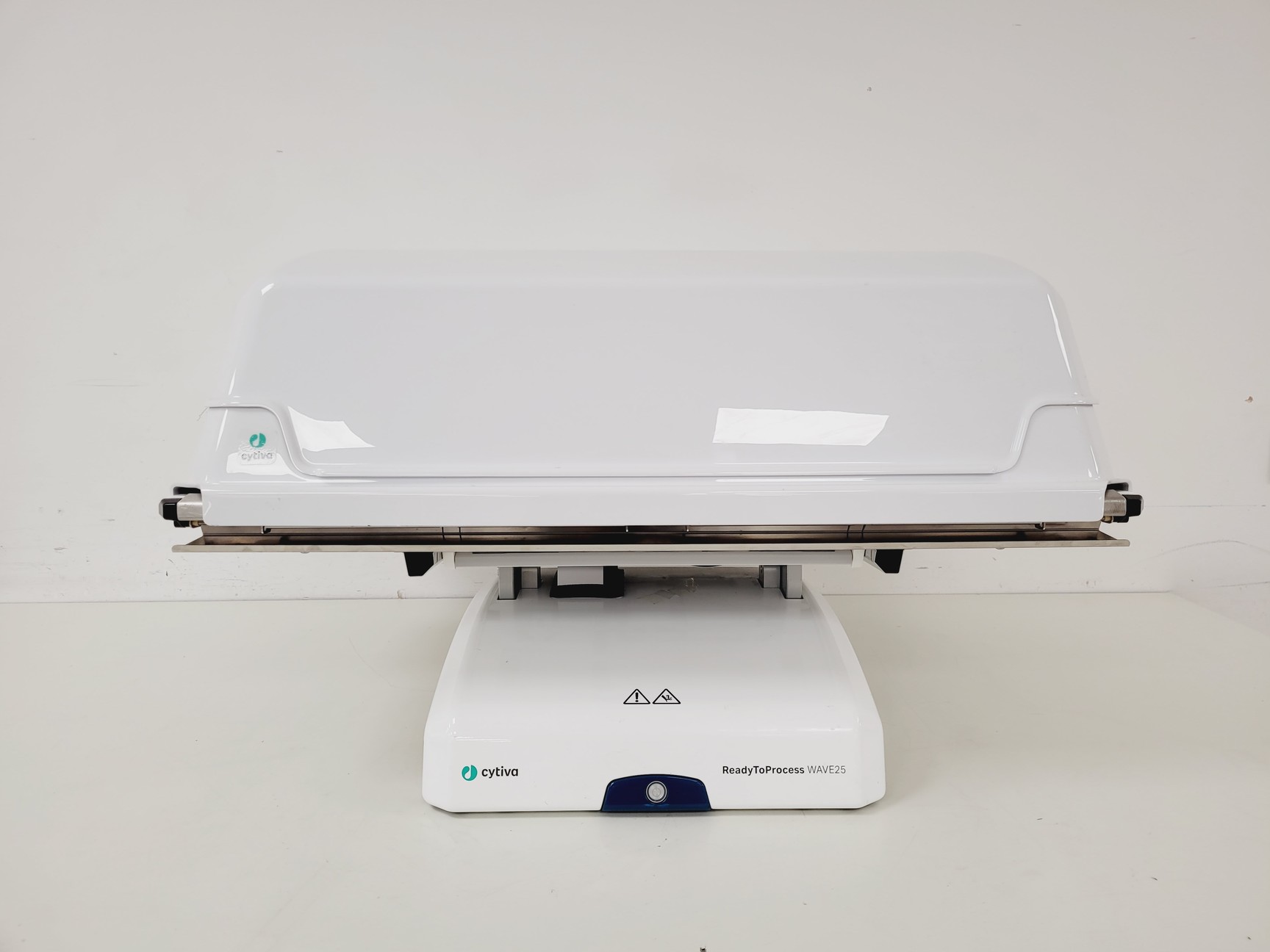 Image of Cytiva ReadyToProcess WAVE 25 w/ Tray 50, Pump25, CBCU Software, System Lab