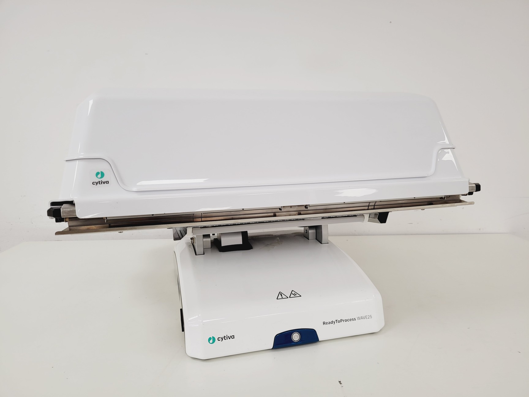 Image of Cytiva ReadyToProcess WAVE 25 w/ Tray 50, Pump25, CBCU Software, System Lab