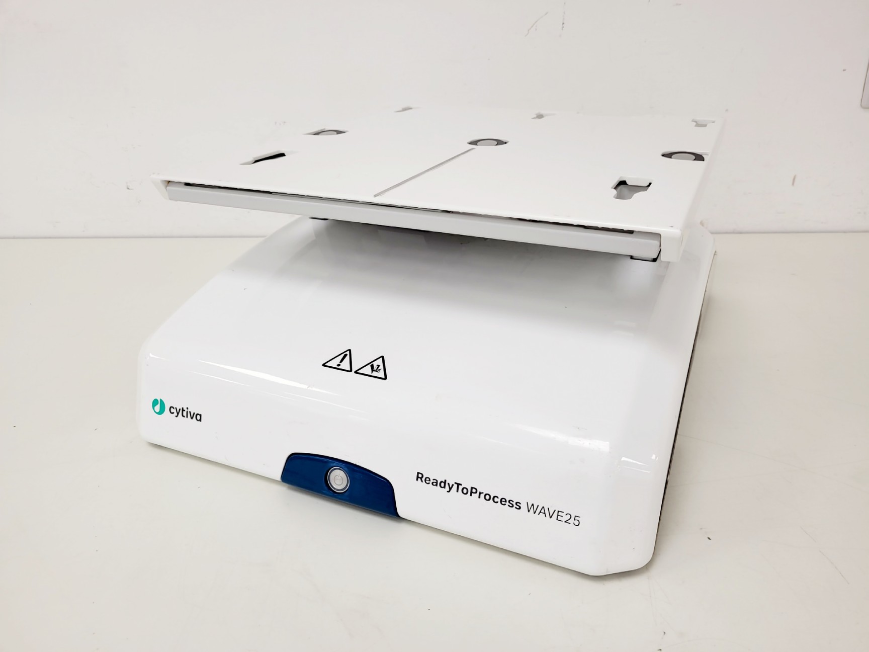 Image of Cytiva ReadyToProcess WAVE 25 w/ Tray 50, Pump25, CBCU Software, System Lab