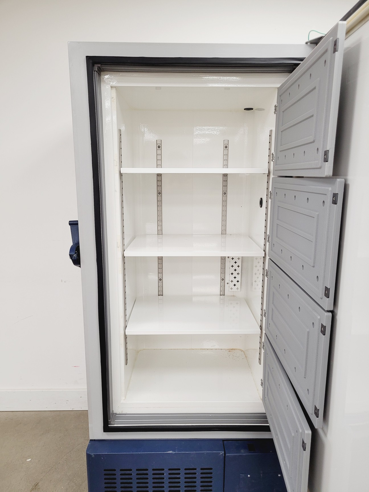 Image of Labcold / ilShin DF8514 Ultra-Low Temperature Freezer Lab