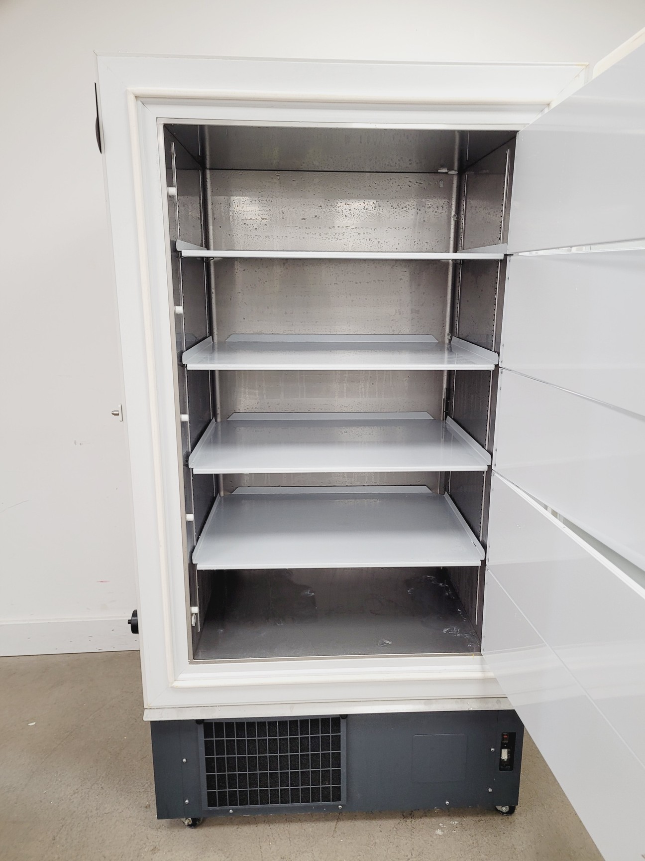 Image of New Brunswick Scientific U570 -86 HEF Ultra-Low Temperature Freezer Lab