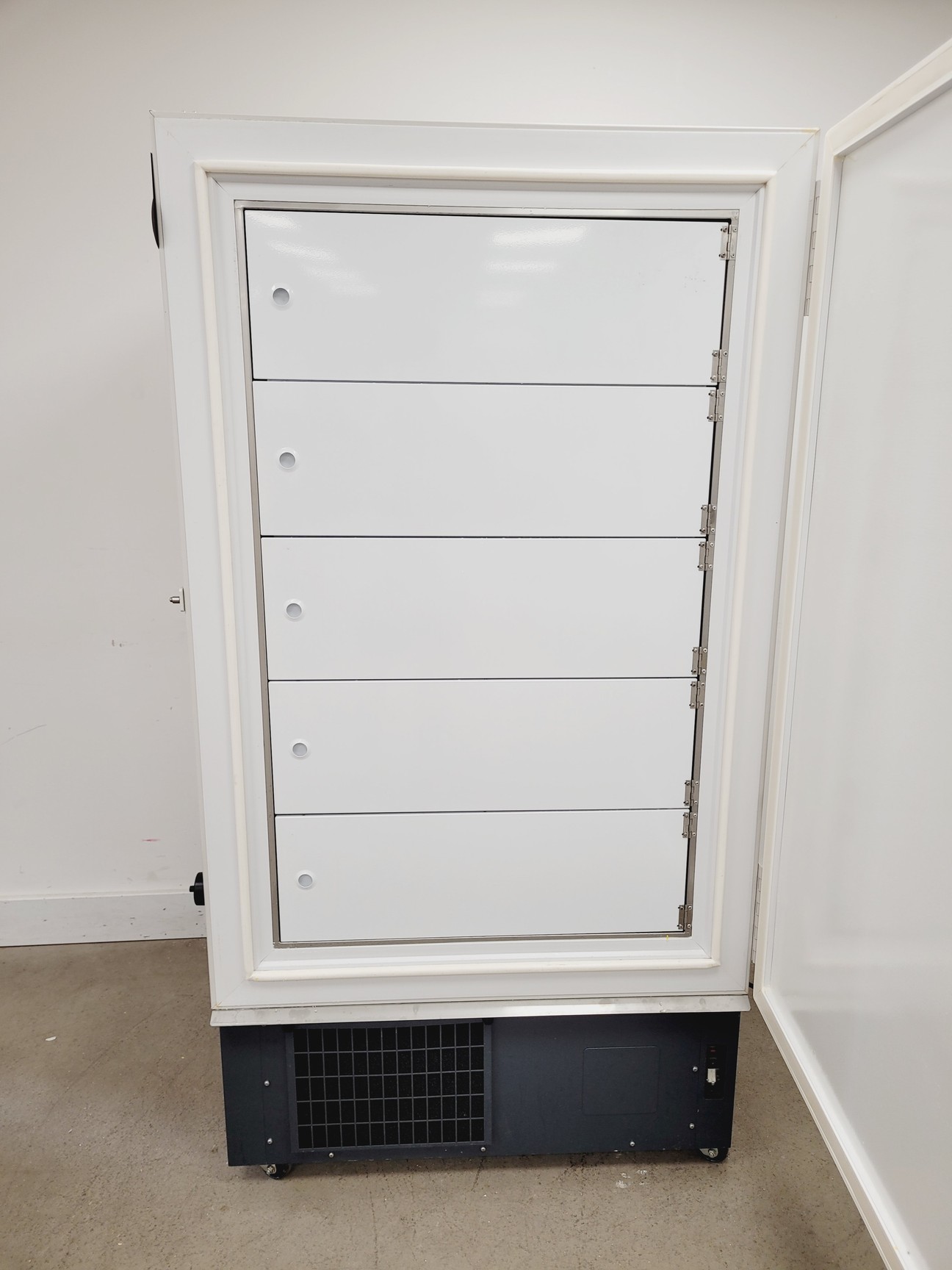 Image of New Brunswick Scientific U570 -86 HEF Ultra-Low Temperature Freezer Lab