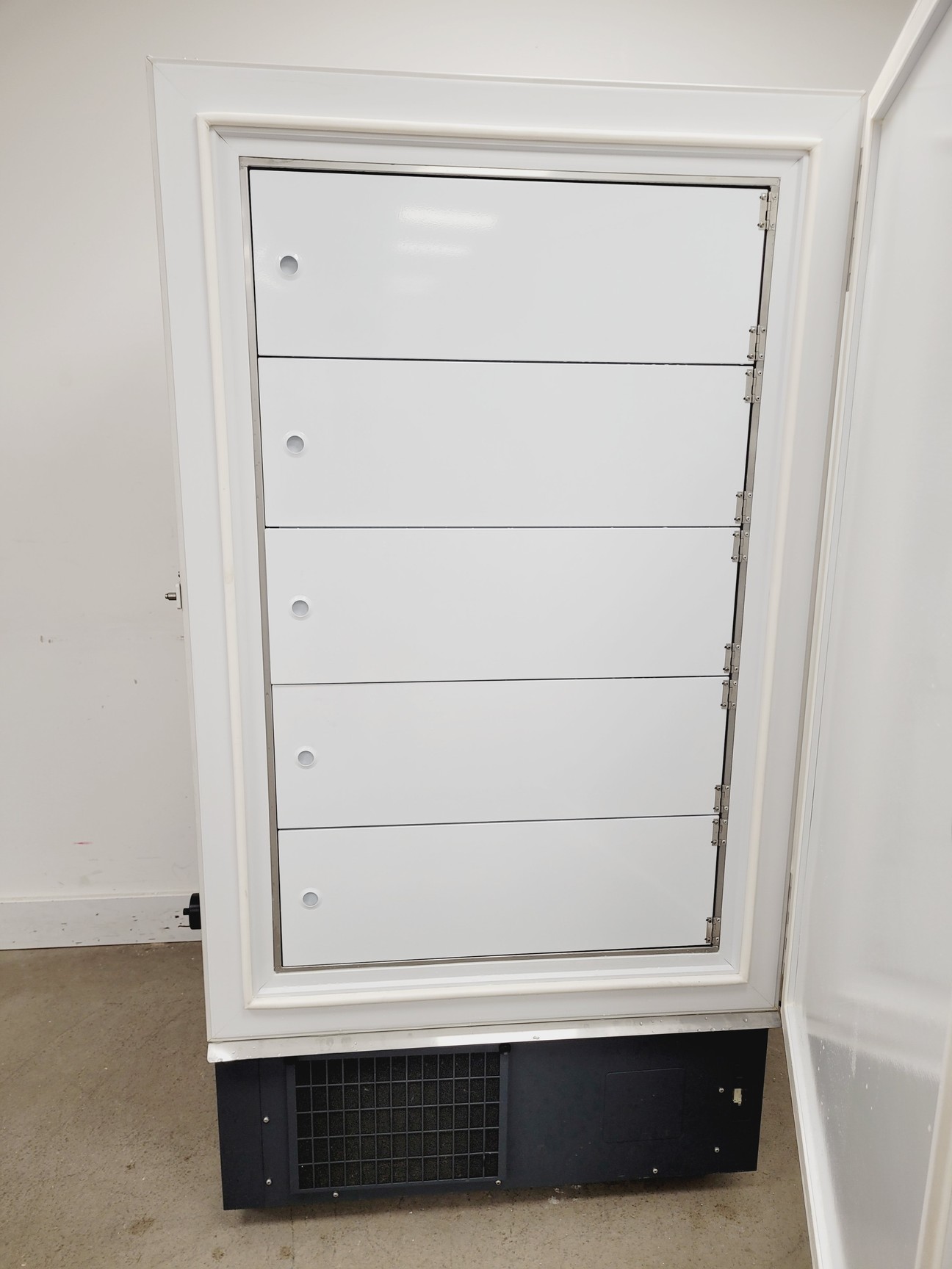 Image of New Brunswick Scientific U570 -86 HEF Ultra-Low Temperature Freezer Lab