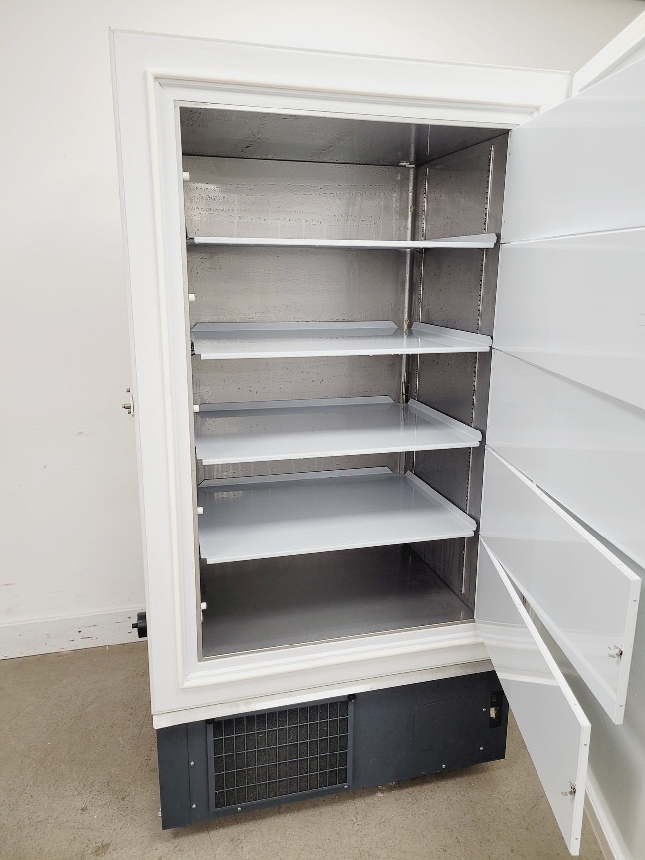Image of New Brunswick Scientific U570 -86 HEF Ultra-Low Temperature Freezer Lab