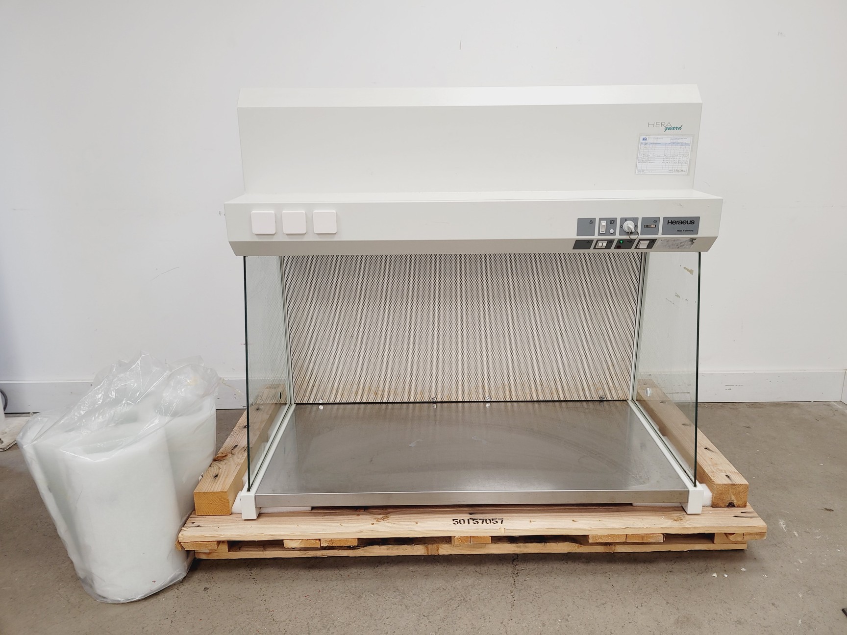 Image of Heraeus HERAguard HPH 12 Clean Bench Lab