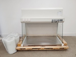 Thumbnail image of Heraeus HERAguard HPH 12 Clean Bench Lab