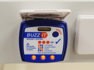 Thumbnail image of Heraeus HERAguard HPH 12 Clean Bench Lab