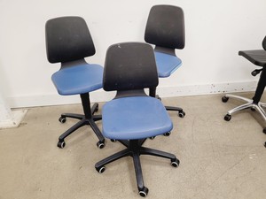 Thumbnail image of Lot Of 7 x VWR + Teknomek Adjustable Lab Chairs