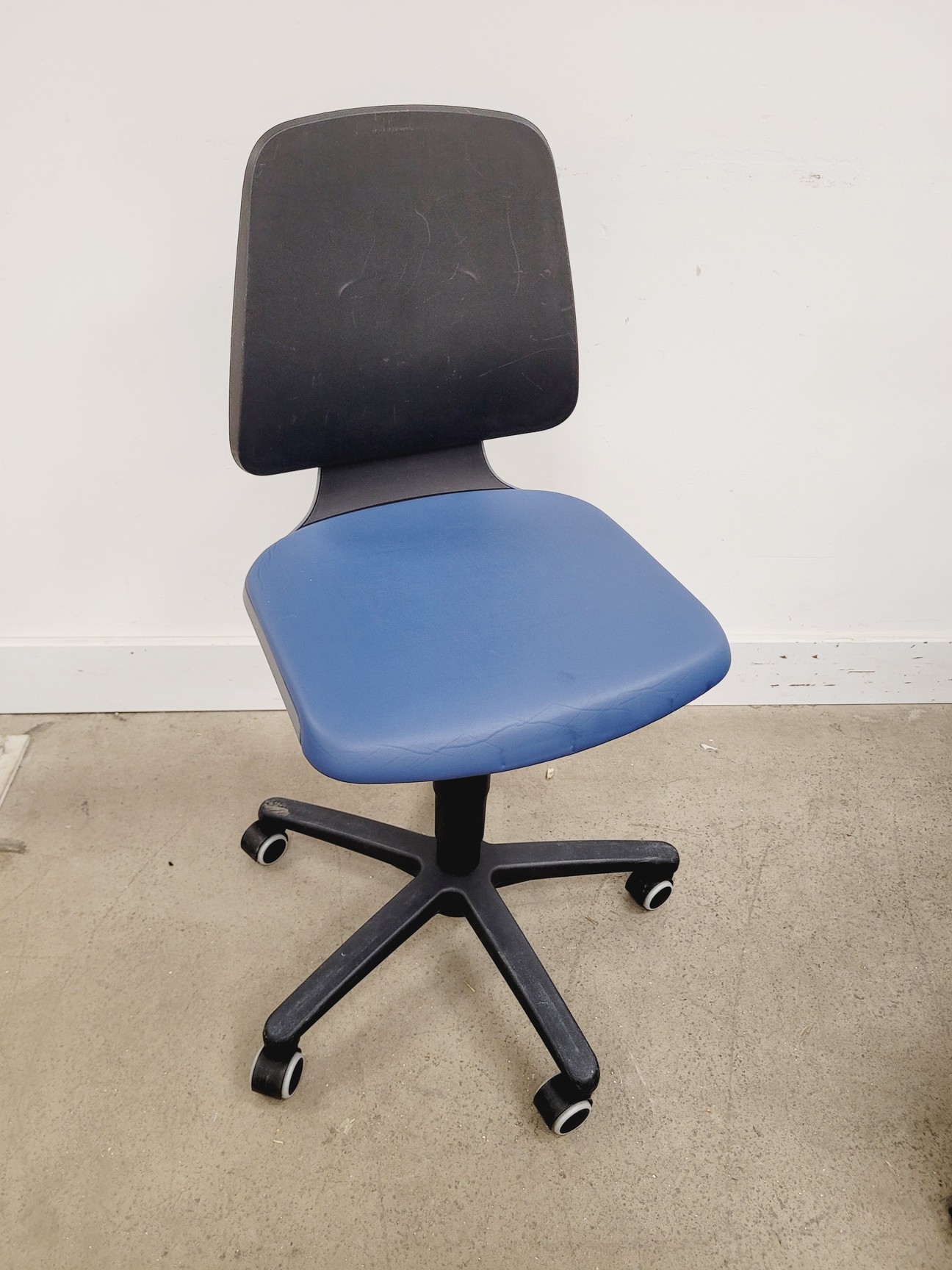 Image of Lot Of 7 x VWR + Teknomek Adjustable Lab Chairs