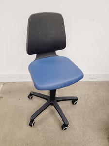 Thumbnail image of Lot Of 7 x VWR + Teknomek Adjustable Lab Chairs