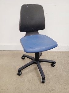 Thumbnail image of Lot Of 7 x VWR + Teknomek Adjustable Lab Chairs
