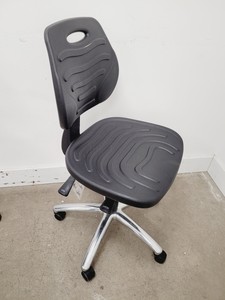 Thumbnail image of Lot Of 7 x VWR + Teknomek Adjustable Lab Chairs