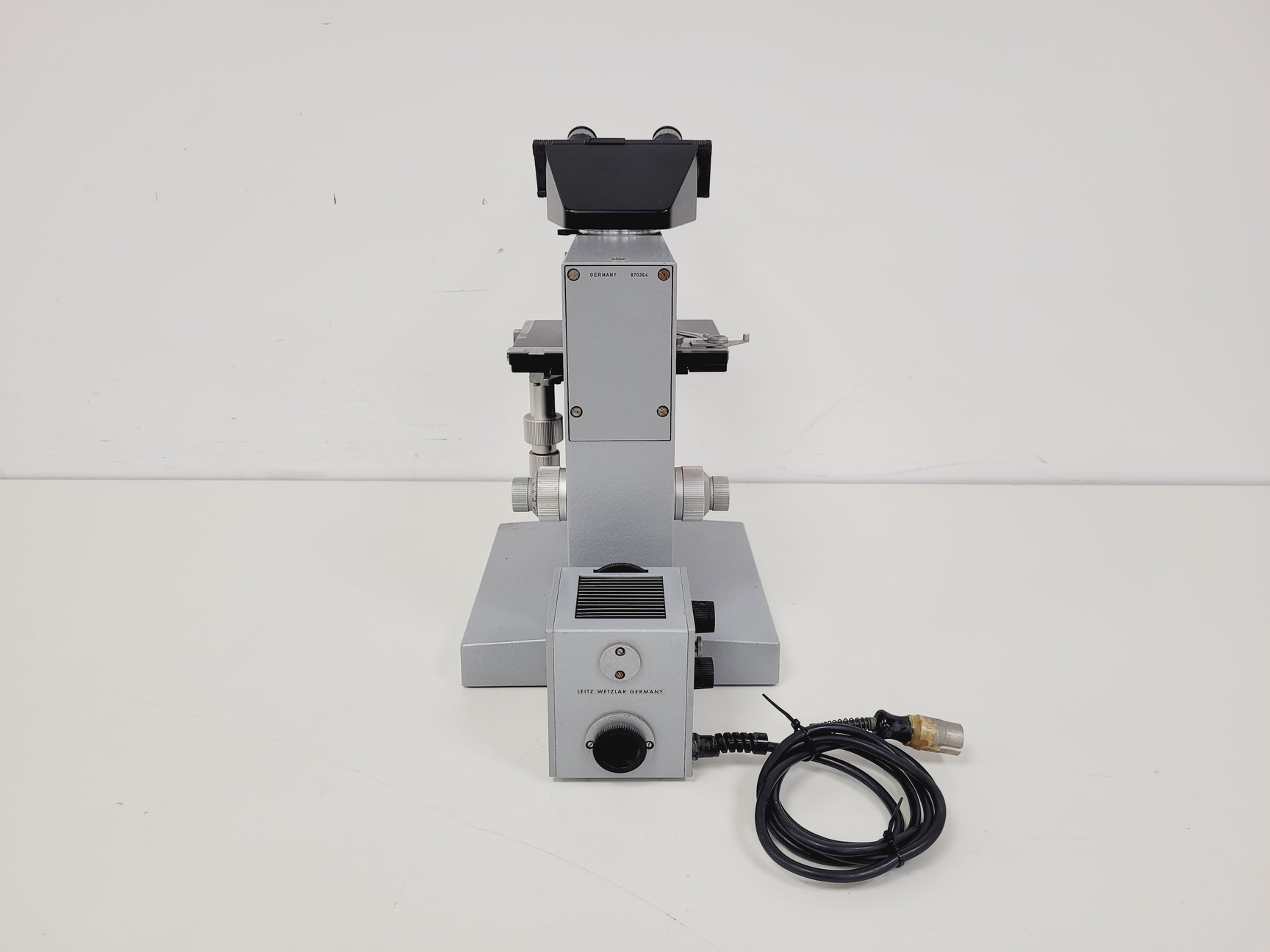 Image of Leitz Dialux Microscope w/ 3 x Objectives Phaco 40x, NPl 16x, Pl Apo Oel 100x