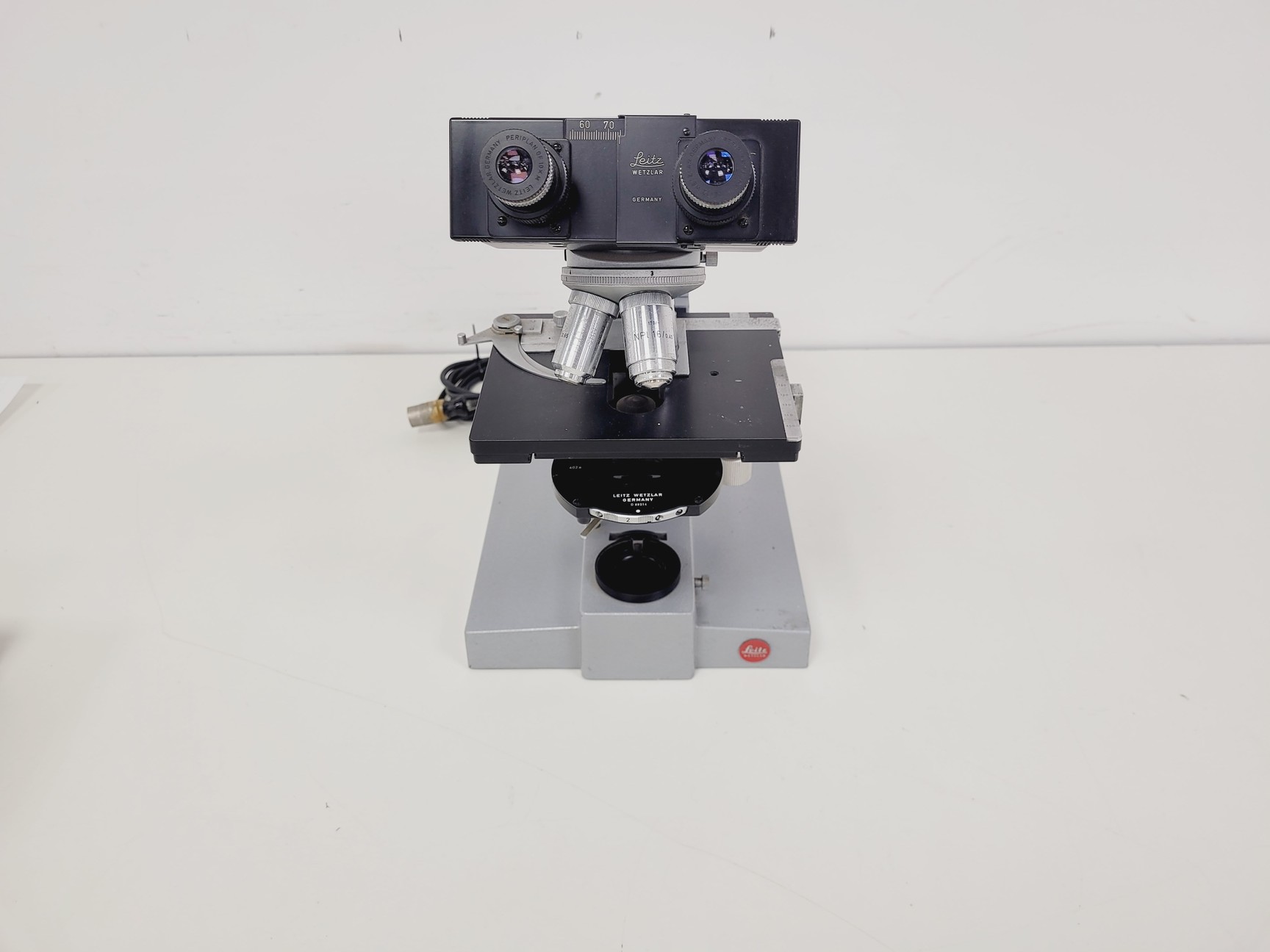 Image of Leitz Dialux Microscope w/ 3 x Objectives Phaco 40x, NPl 16x, Pl Apo Oel 100x