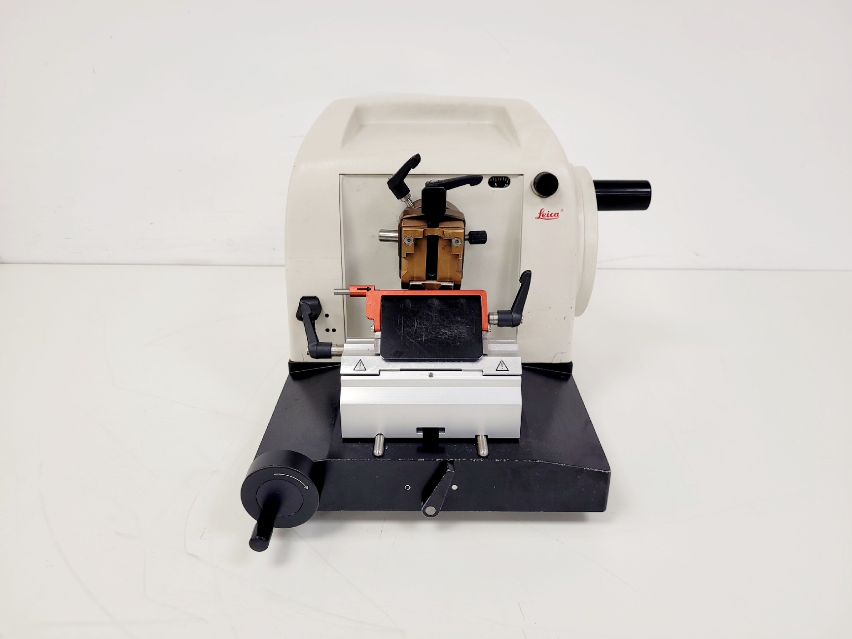 Image of Leica RM2125RTF Microtome Lab