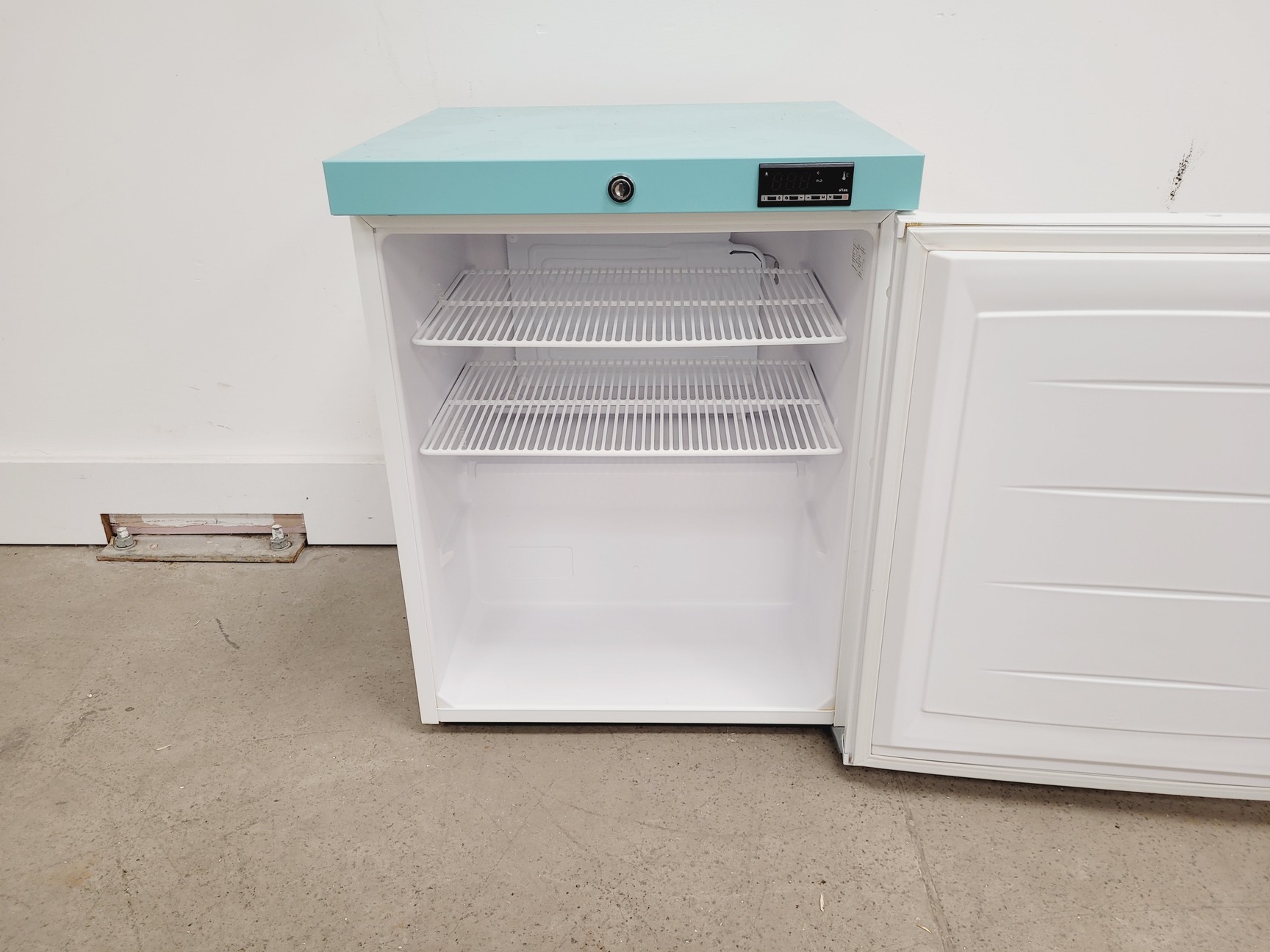 Image of LEC LR207C Medical Fridge Lab