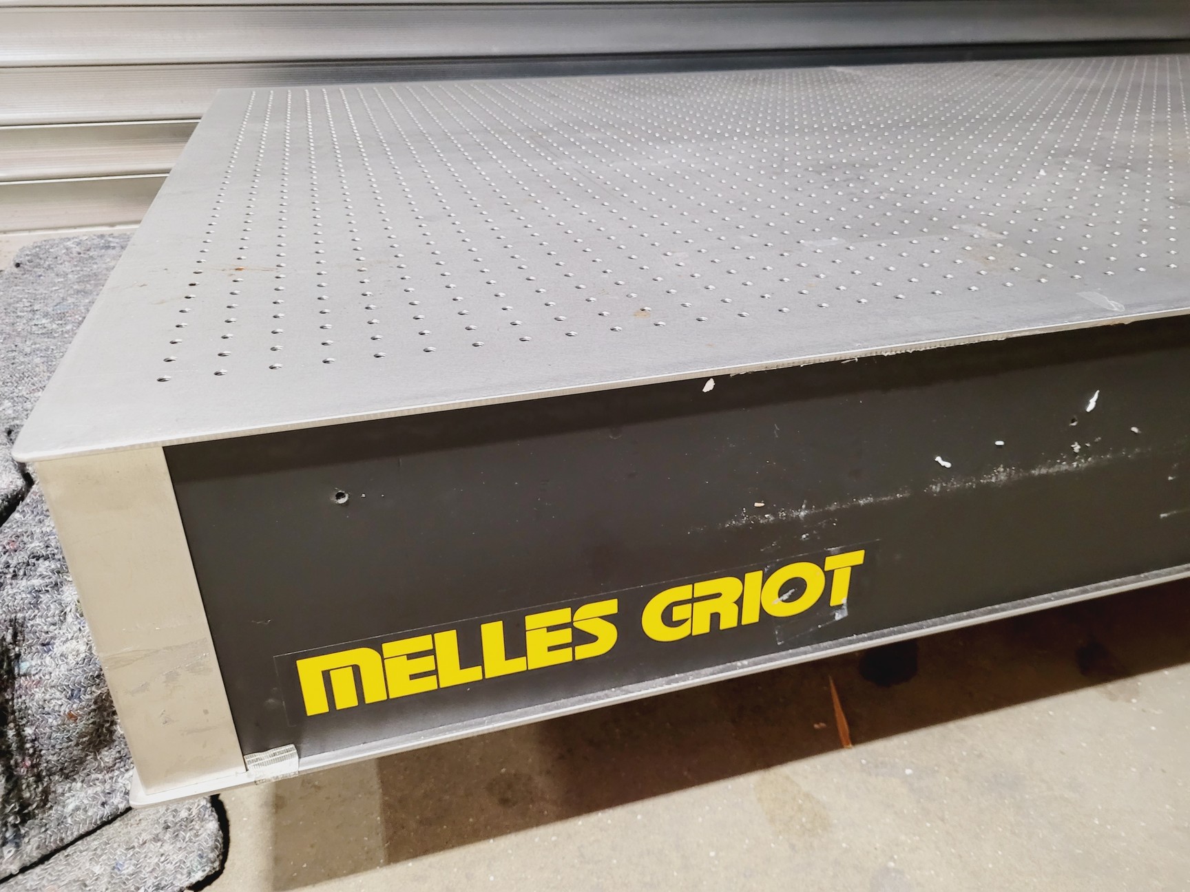 Image of Melles Griot Anti-Vibration Isolation Optics Table