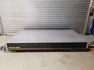Thumbnail image of Melles Griot Anti-Vibration Isolation Optics Table