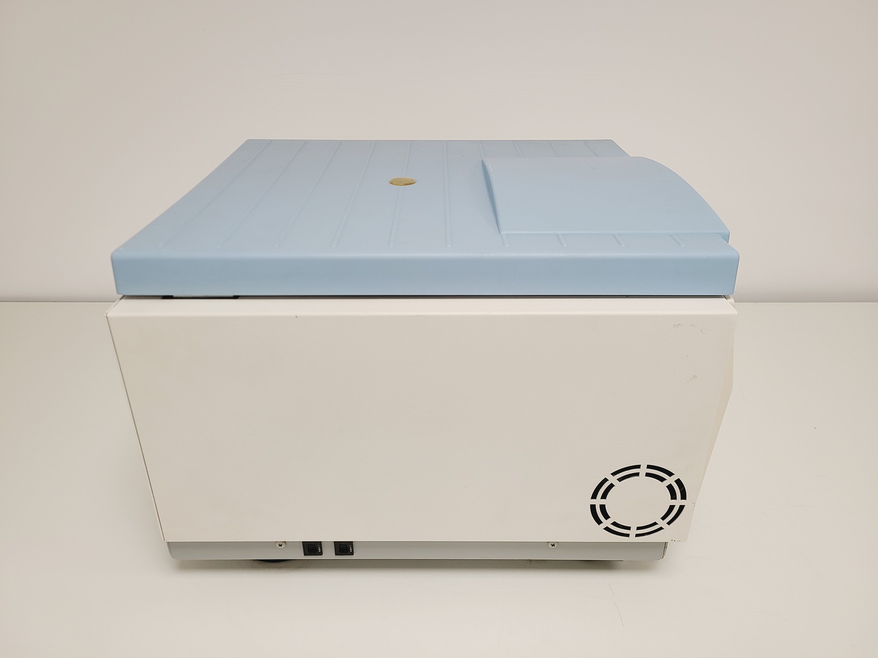 Image of Thermo IEC Centra CL3 w/ 244 Swing-out Rotor & 2 x 50221 96-Well Plates Buckets 
