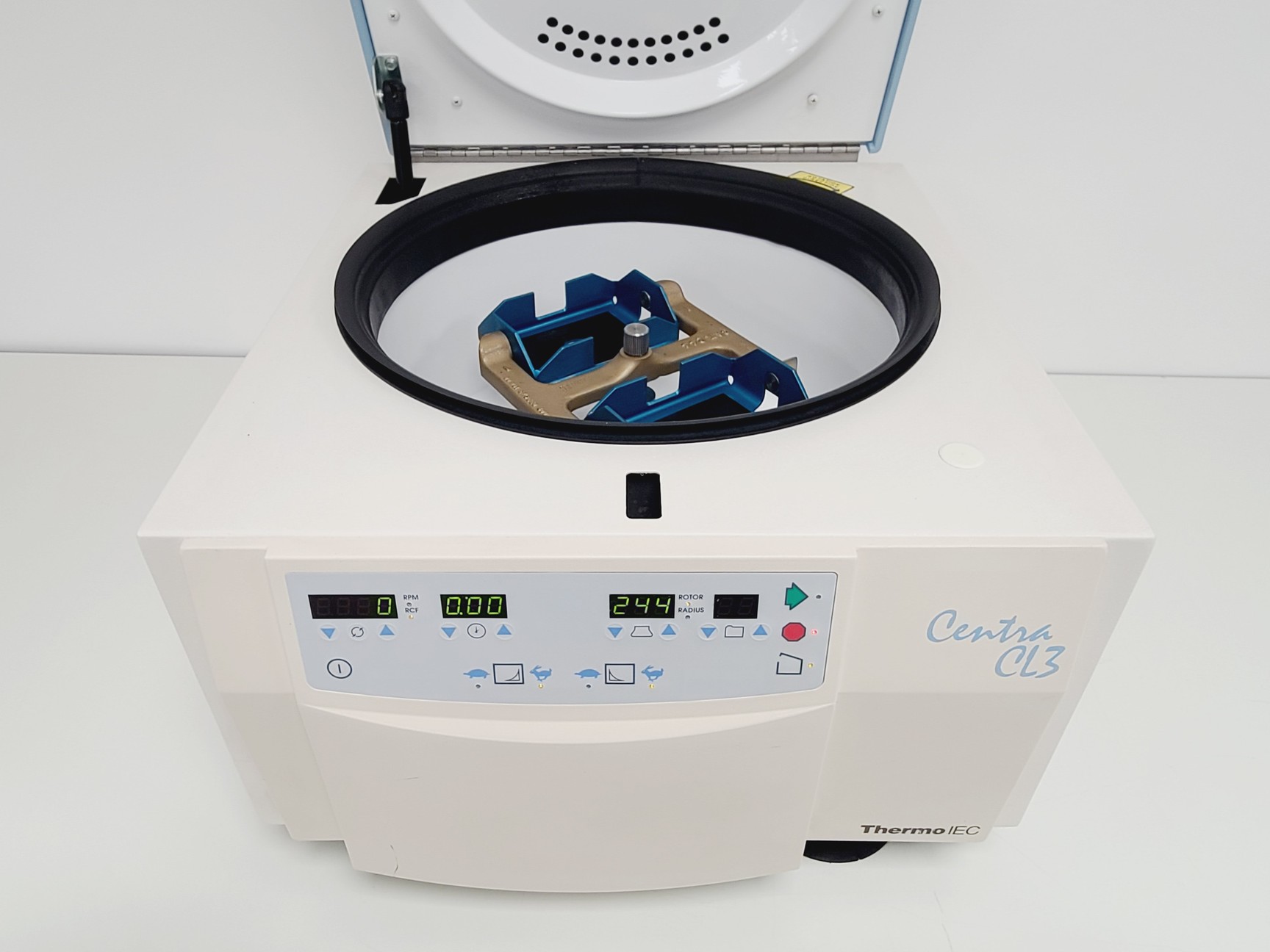 Image of Thermo IEC Centra CL3 w/ 244 Swing-out Rotor & 2 x 50221 96-Well Plates Buckets 