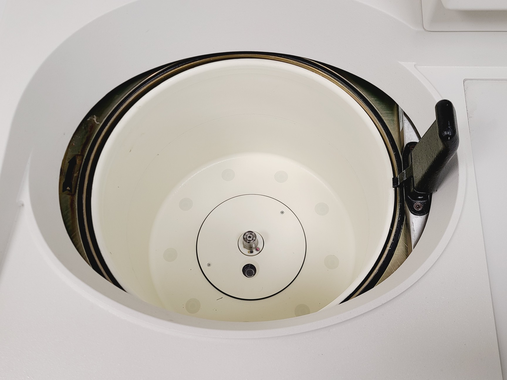 Image of Beckman Coulter Optima L-90K Ultracentrifuge Lab