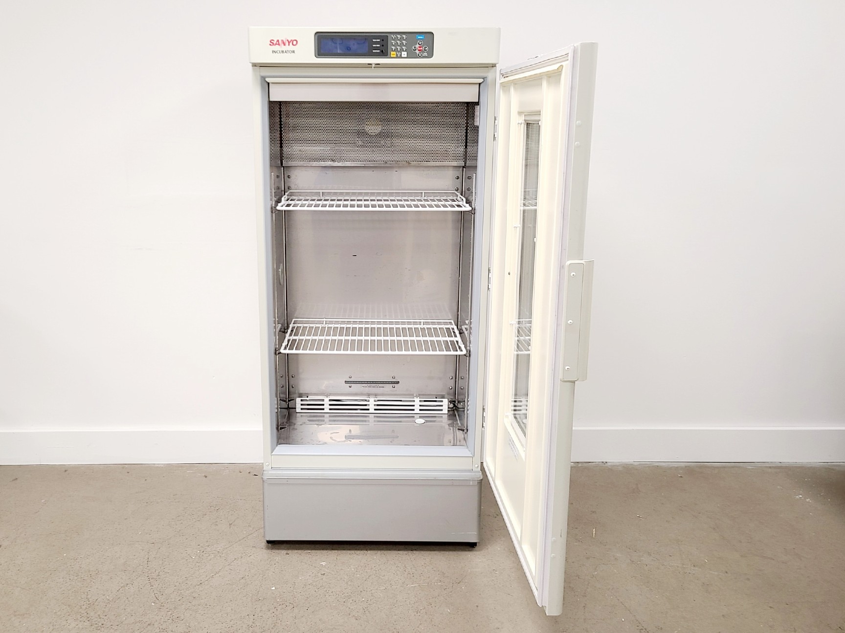 Image of Sanyo MIR-254 Cooled Incubator Lab