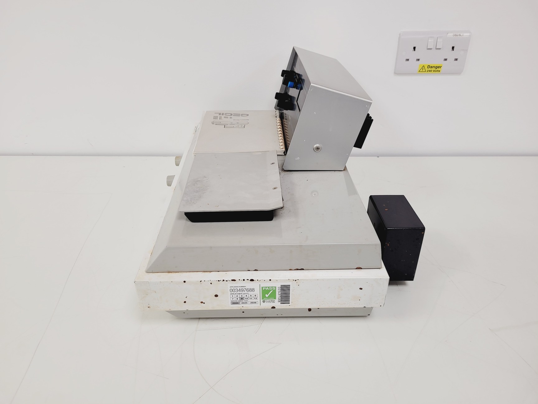 Image of Cecil CE 393 Digital Grating Spectrophotometer