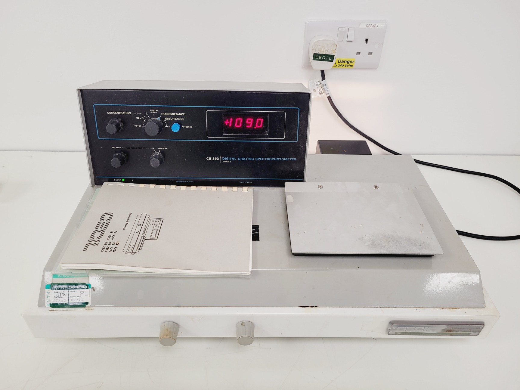 Image of Cecil CE 393 Digital Grating Spectrophotometer