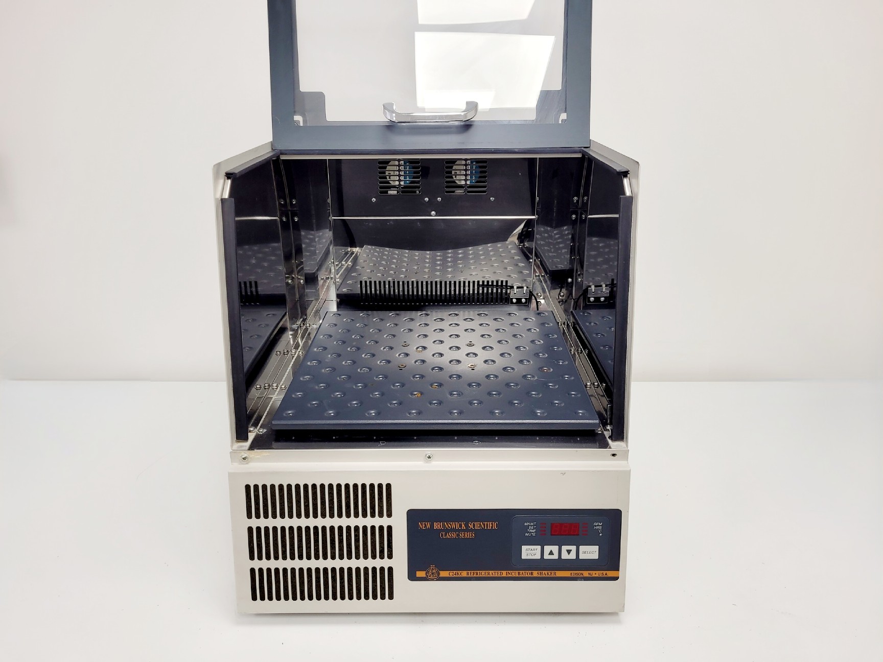 Image of New Brunswick Scientific C24KC Refrigerated Shaking Incubator S/R Lab