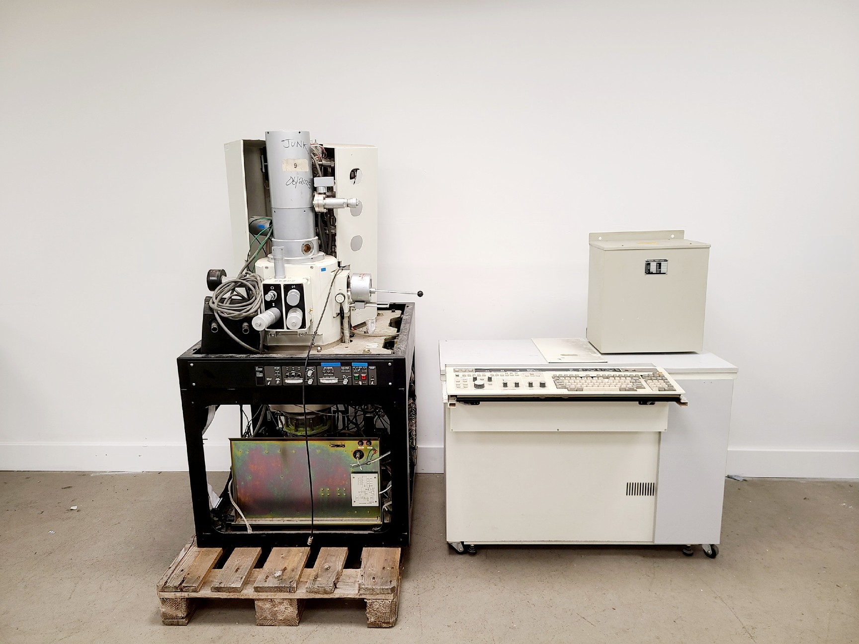 Image of Hitachi S4000 SEM Parts W/ Canatron Transformer Spares/Repair Lab