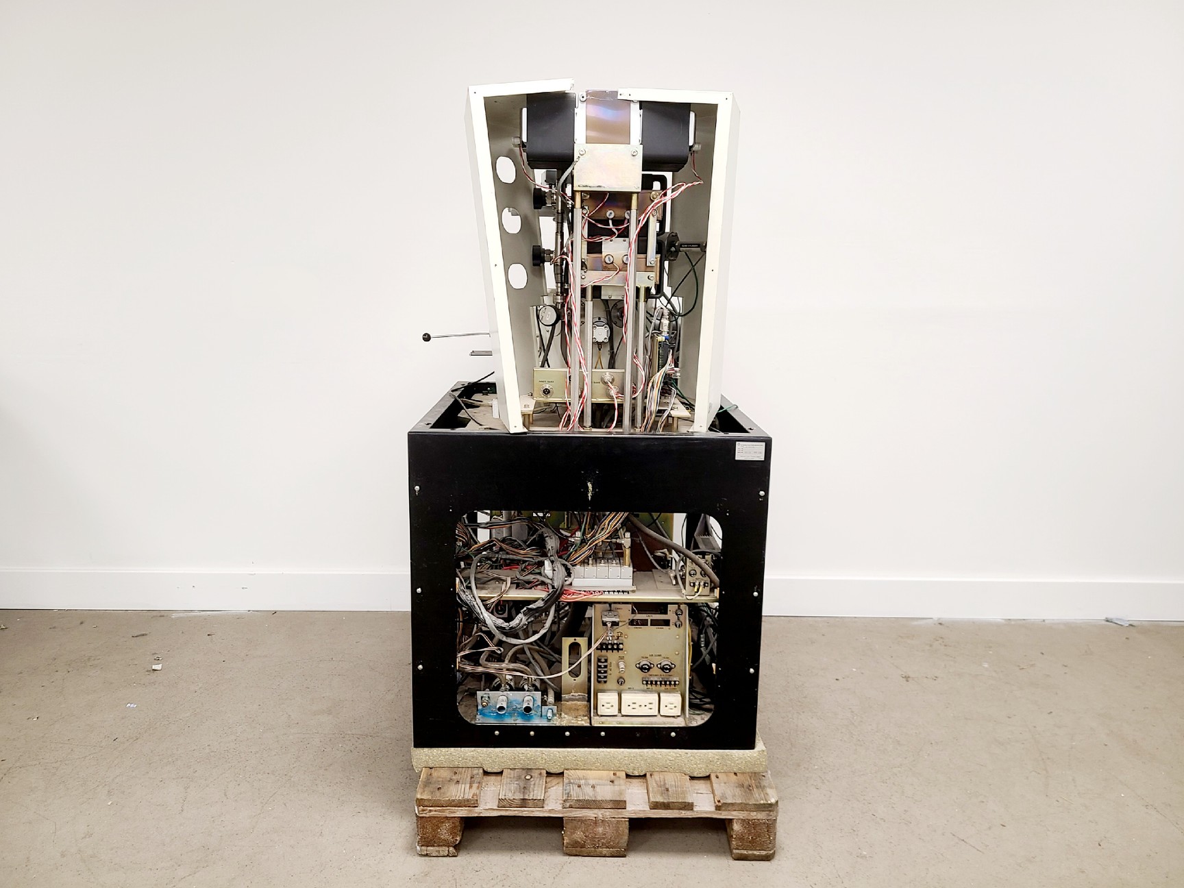 Image of Hitachi S4000 SEM Parts W/ Canatron Transformer Spares/Repair Lab