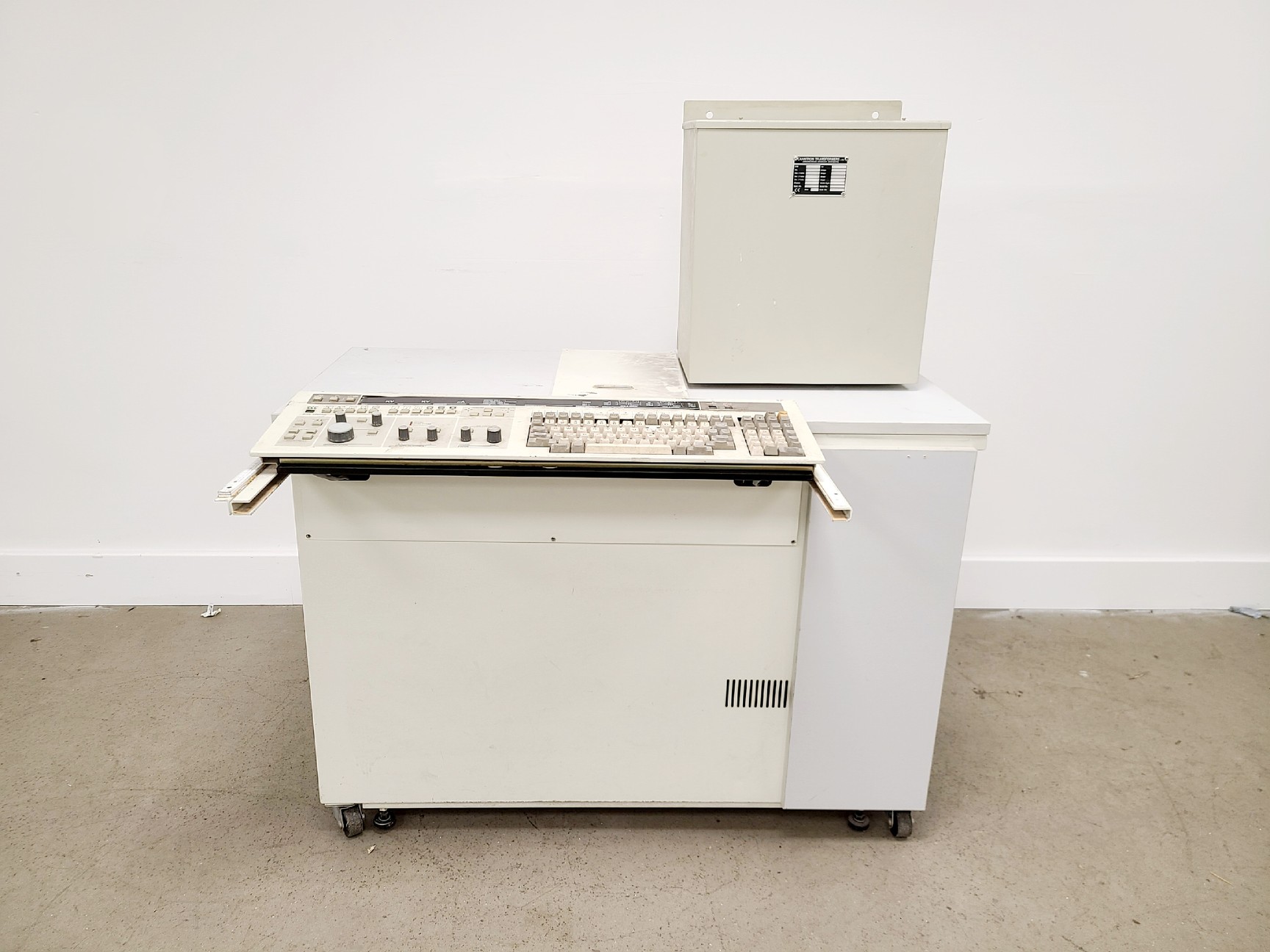 Image of Hitachi S4000 SEM Parts W/ Canatron Transformer Spares/Repair Lab